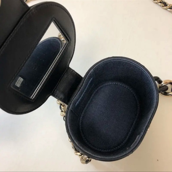 NFS Authentic Pre-owned CHANEL Lambskin Crossbody - Picture 7 of 12